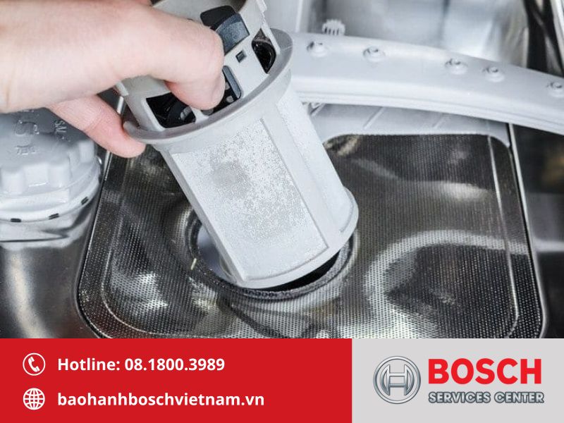 Bộ lọc rác bám cặn làm nước thải lưu thông chậm trong máy rửa bát Bosch