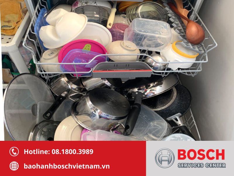 Khoang rửa quá tải làm cản trở xả nước và gây lỗi E23 trên máy Bosch